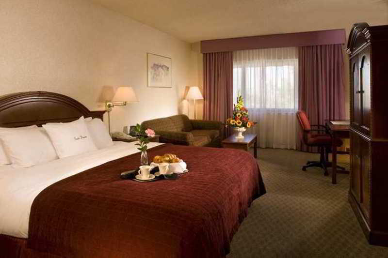 Doubletree By Hilton Rosemead Hotel Room photo